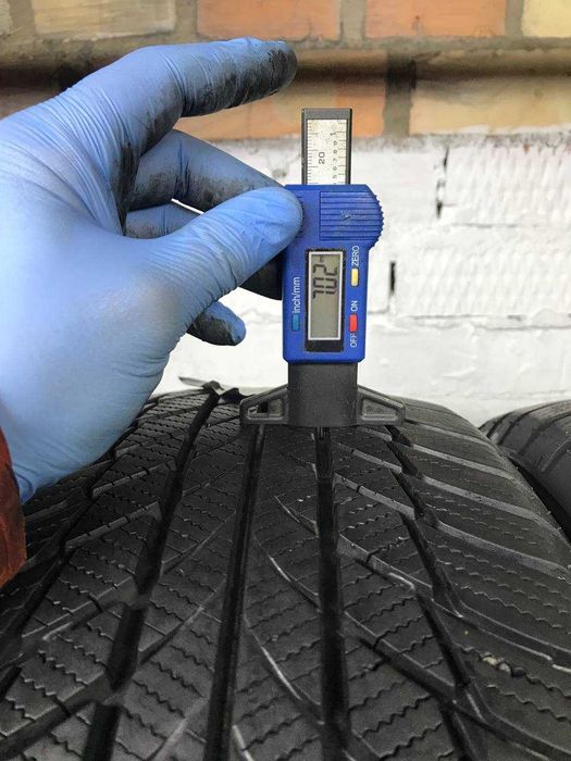 (8157) Зимові шини б/у 205/60 R17 Bridgestone Blizzak LM001