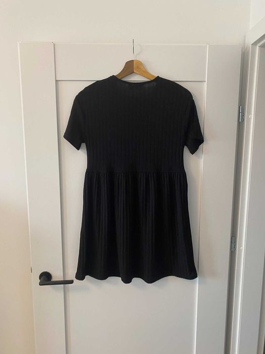Pull& Bear czarna sukienka na krótki rękaw XS