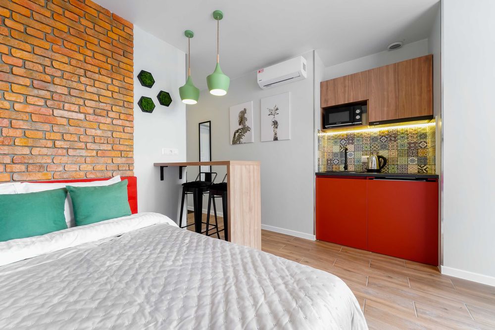 Сучасна ТЕПЛA студія подобово: Ідеально для відпочинку та роботи #T432