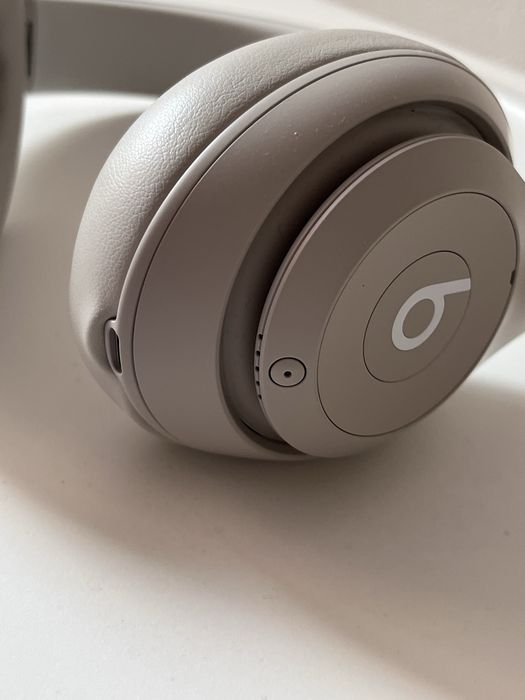 Auscultadores Beats Pro. , Cancelamento Ativo de Ruído (ANC) e Modo Transparência., Áudio Espacial Personalizado com som envolvente.,