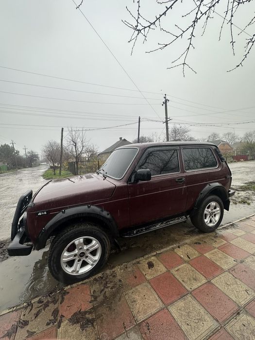 Продаж нива 2011 року