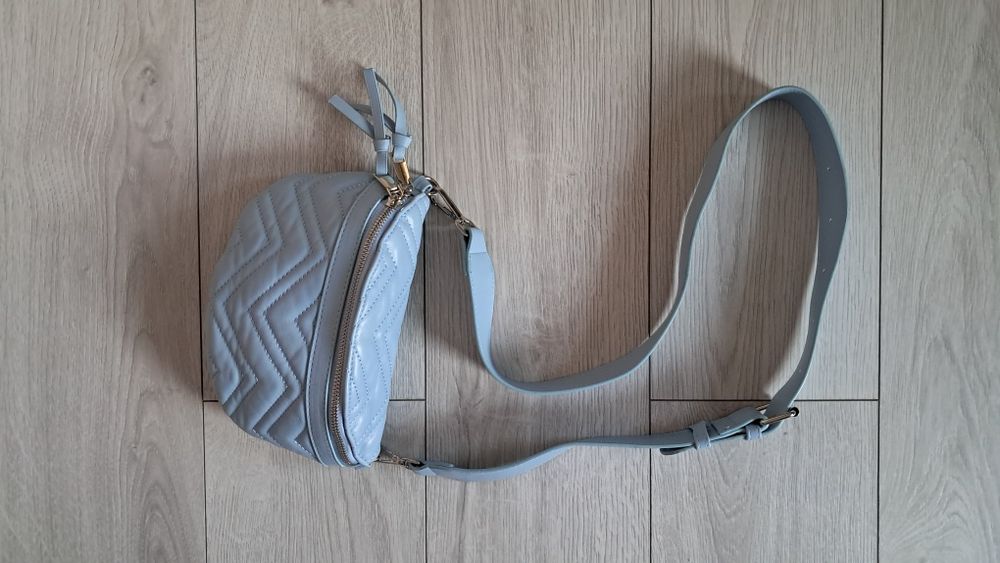 Sinsay jasnoniebieska mała torebka nerka