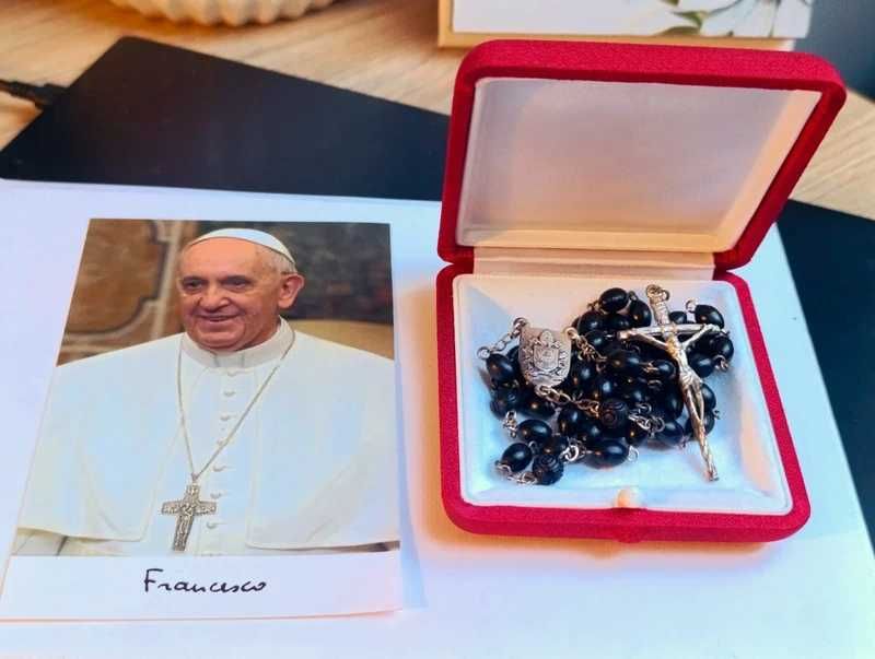 Różaniec papieski z herbem papieża Franciszka Exclusive
