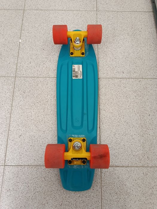 Skate novo de criança