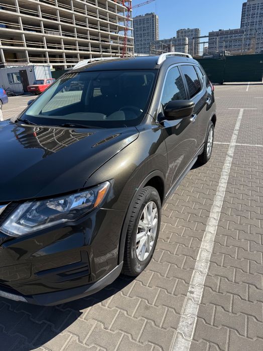 Автомобіль Nissan Rogue