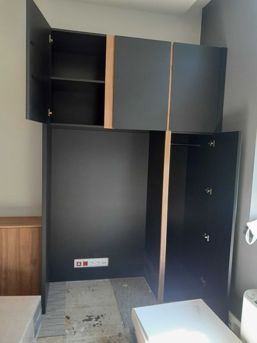 Meble biurowe ciemny antracyt komplet