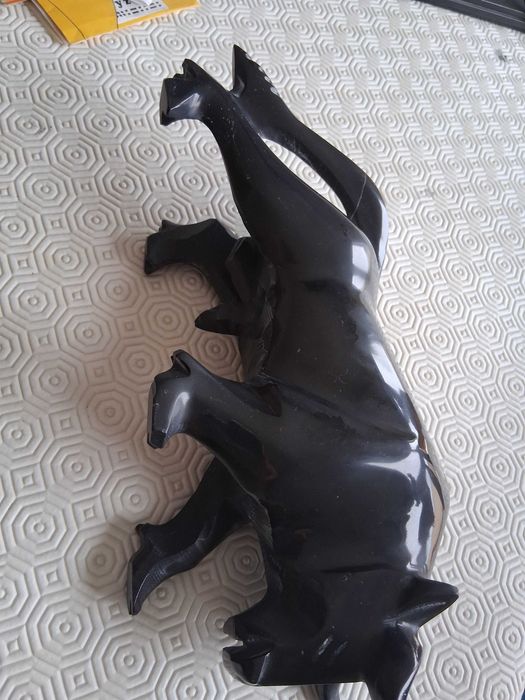 Touro em mármore preta, estilo cubista, bom estado, vintage