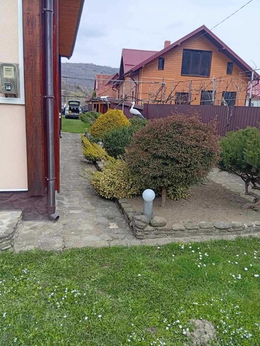 Продаж будинку в с. Крушельниця з великою ділянкою