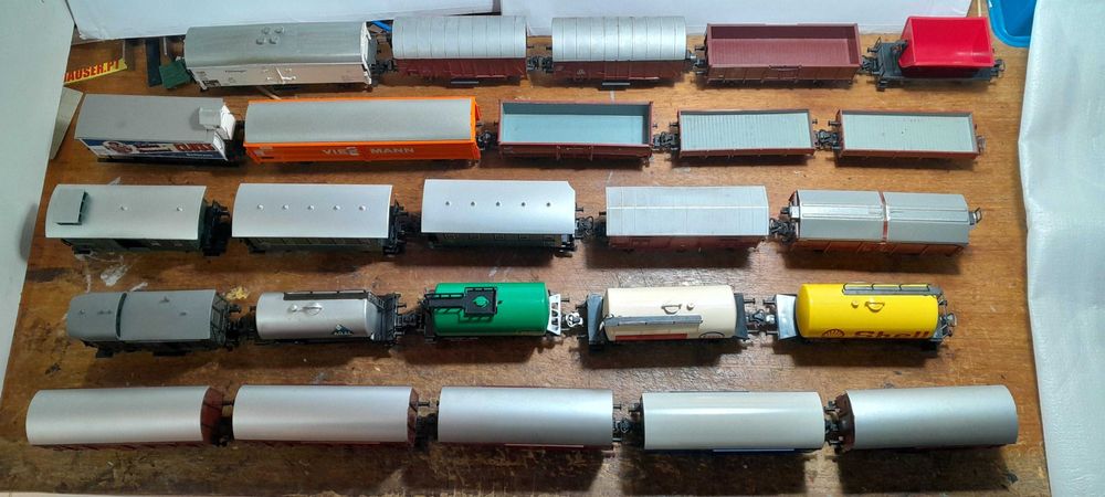 Lote de 25 vagões Marklin h0 várias referências nas caixas originais.