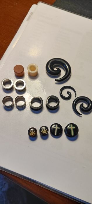 Туннели тоннели сережки  растяжки разные