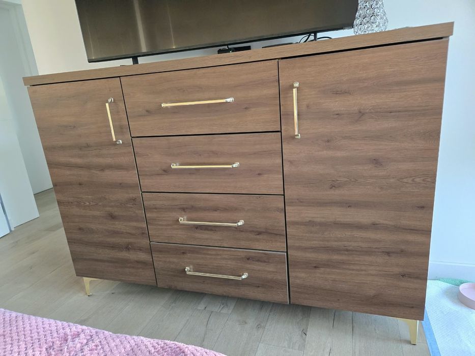 Sprzedam stolik,dwie szafki i komode