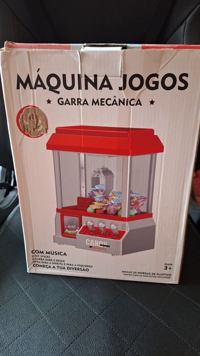 Maquina jogos garra mecânica, avariada.