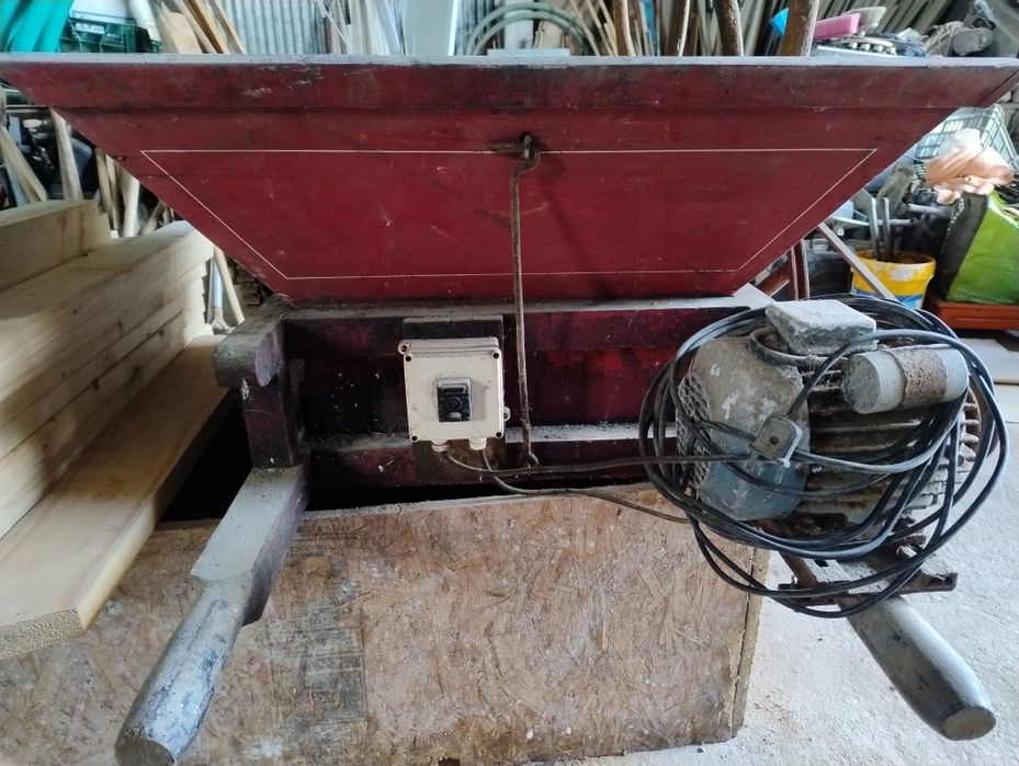 Esmagador de uvas manual e elétrico