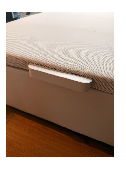 Cama individual com arrumação