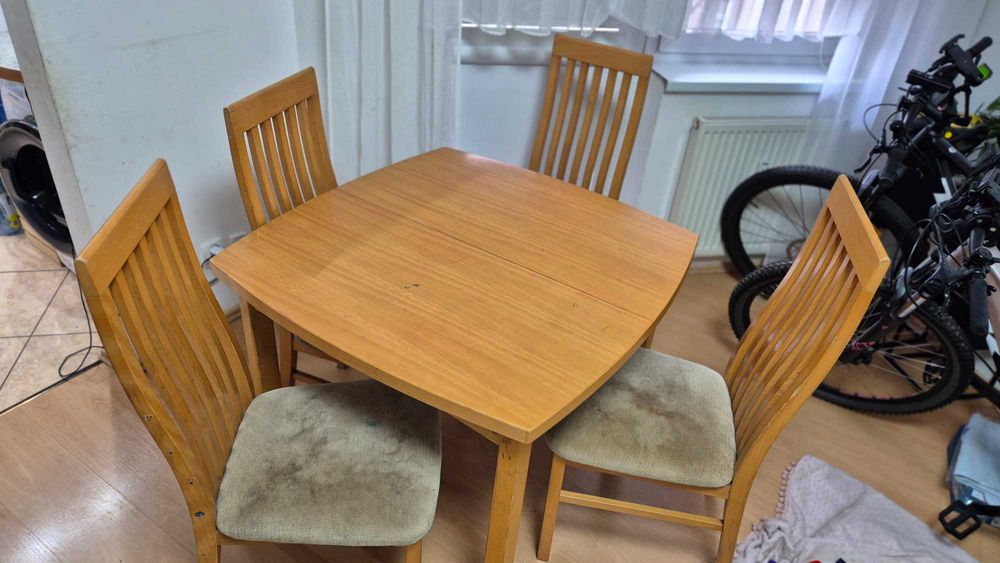 stół i 4 krzesła