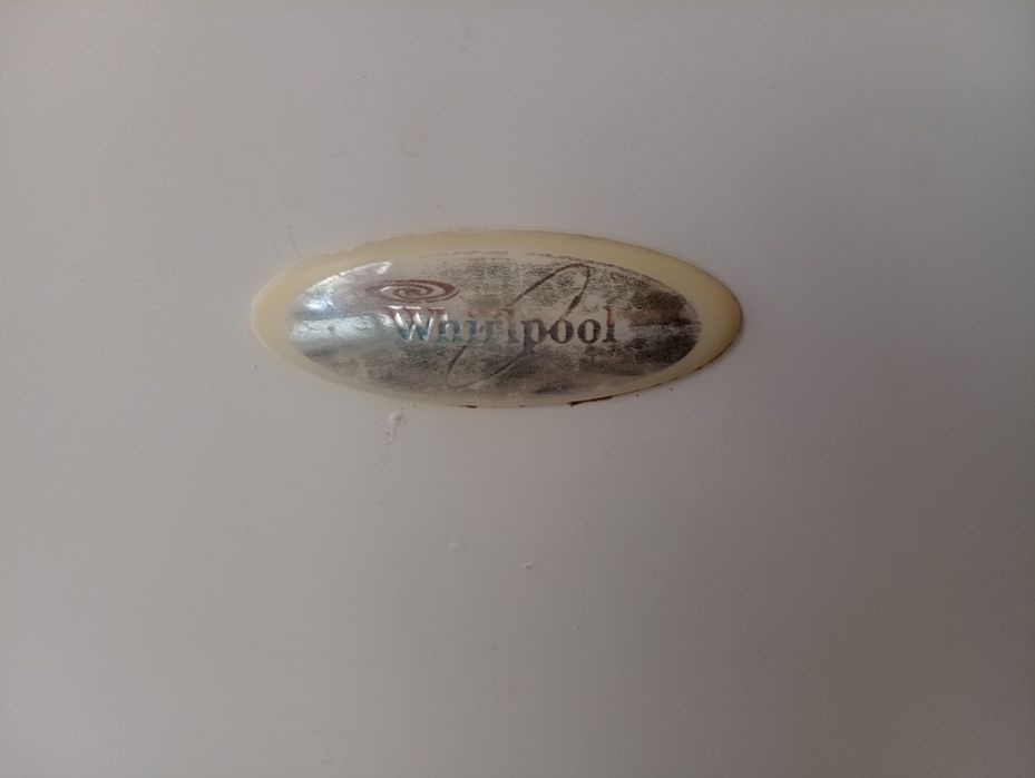 arca congeladora - Tem algumas marcas de ferrugem mas funciona muito bem -  Dimensões 120 cm altura x 60 largura 		Whirlpool			150 euros