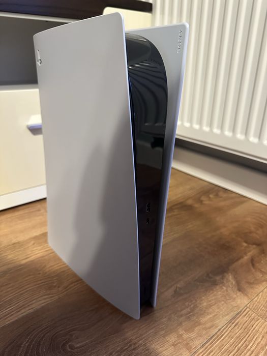 Playstation 5 Digital, 825gb + 2 pady