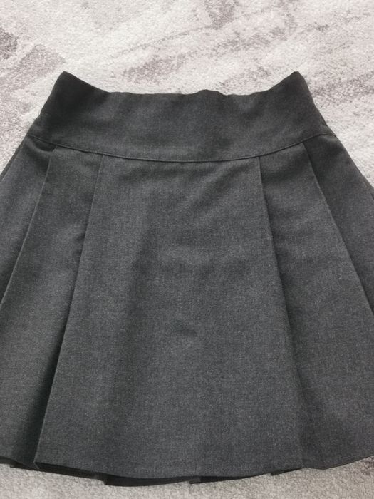 Spódniczka szara 9 lat