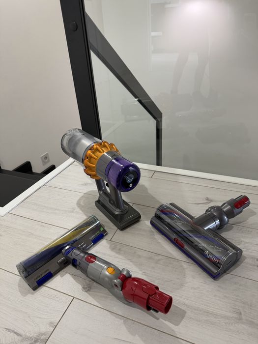 Dyson v15 absolute