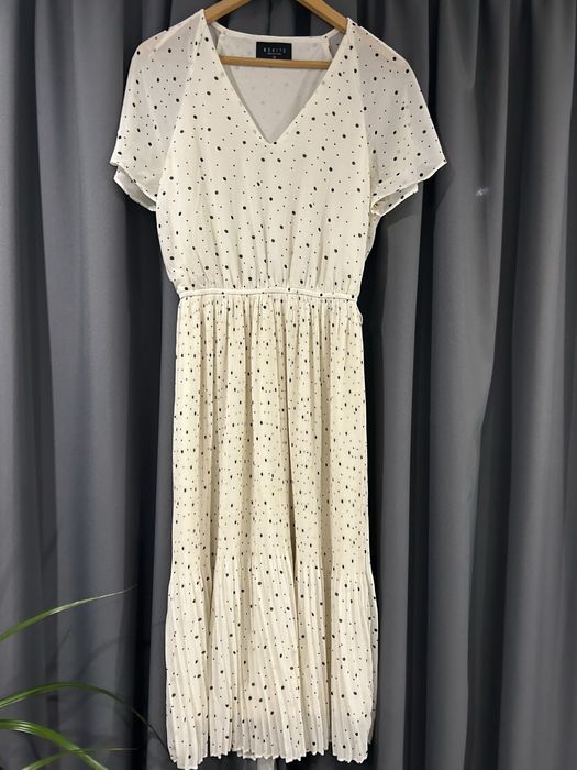 Biala plisowana sukienka  w kropki