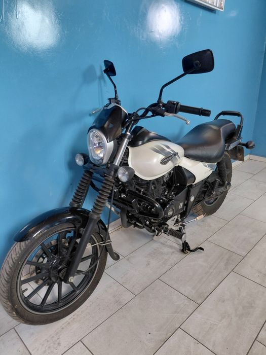 Мотоцикл Bajaj Avenger 220