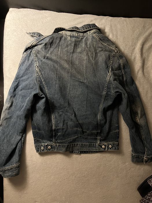 Casaco Levis em bom estado