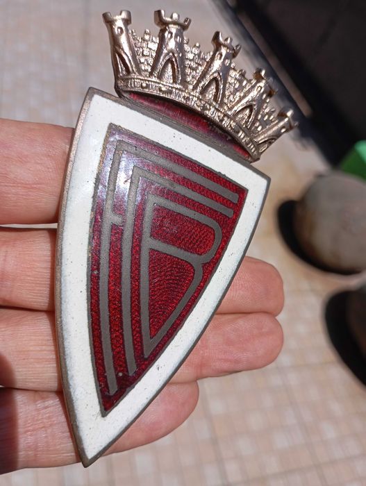 Antigo Emblema em Latão e Esmaltado Futebol Clube Barreirense para Grelha Frontal de Carro
