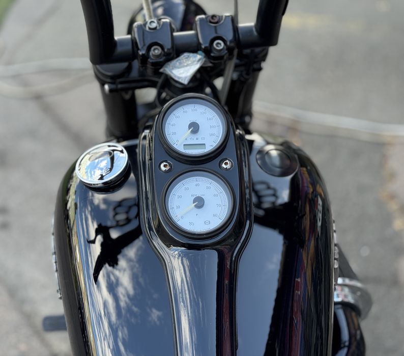 Мотоцикл Harley-Davidson Dyna 2006 рік