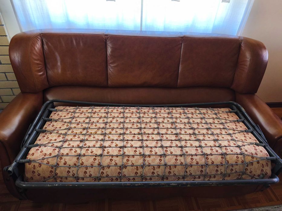 Sofás em couro com sofá cama