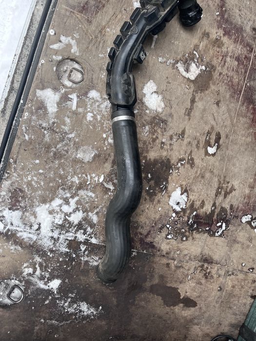 Патрубок інтеркулера на Рено Мстер 2.5