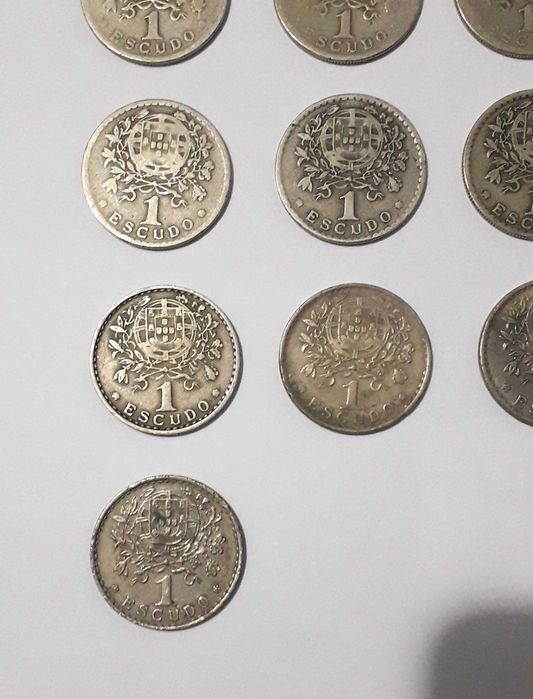 1 Escudo da República Portuguesa - Lote de 13 moedas