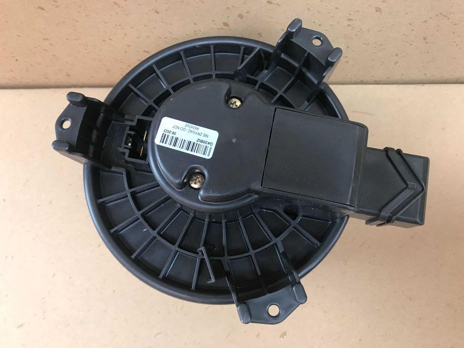 Моторчик печки вентилятор Toyota Rav4 Auris Corolla E15