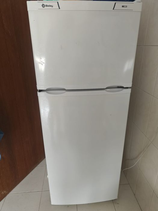 Frigorífico Combinado Balay 222L – Bom Estado e Totalmente Funcional