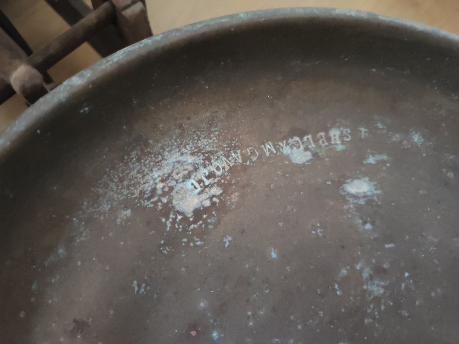 Balança Antiga de Mercearia 20kg - Ferro Fundido e Pratos em Latão