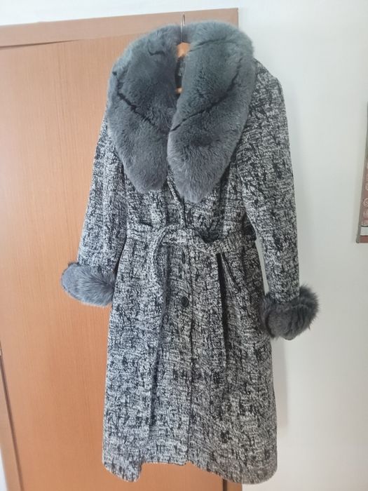 Пальто жіноче на зиму.  Верх - Лама, Ворот та рукава - Песець.