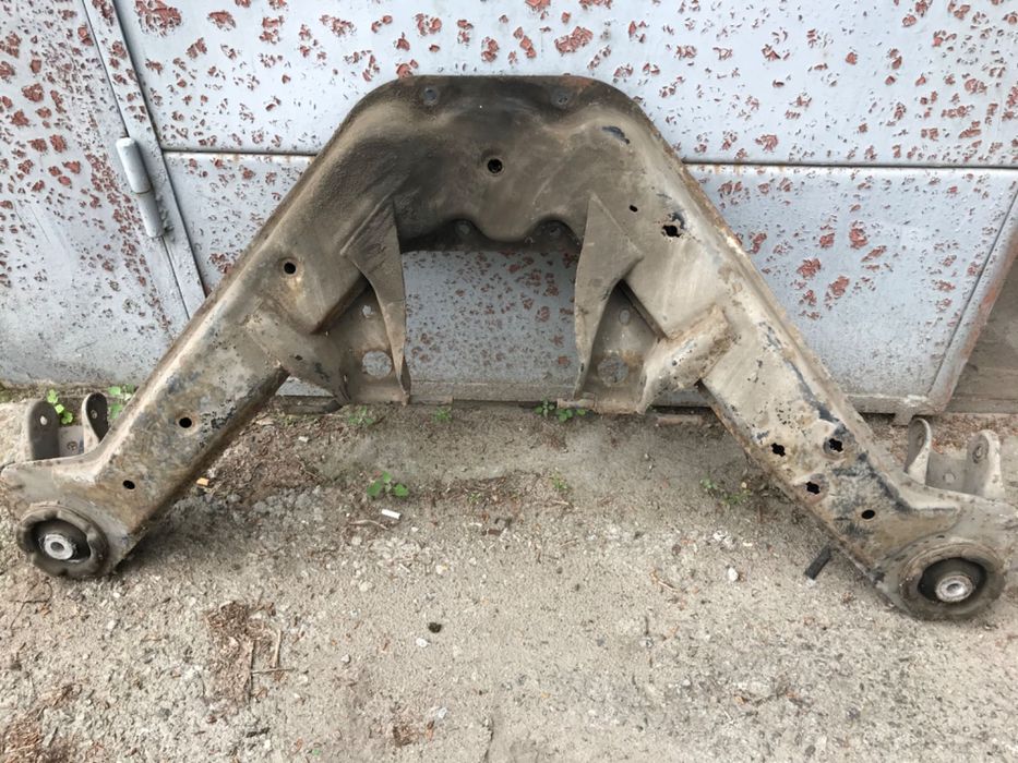 Балка задняя на Опель Омега