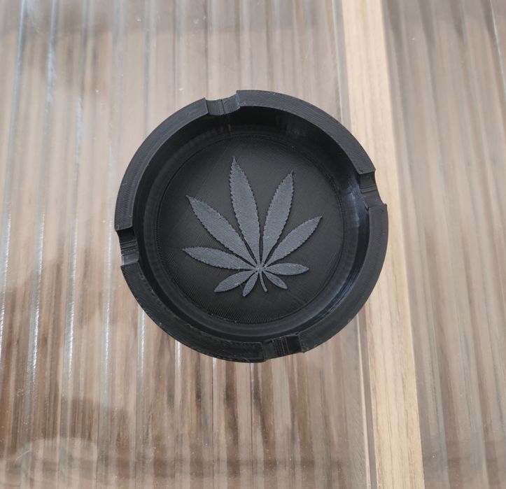 Cinzeiro com Símbolo da Erva de Cannabis – Impresso em 3D