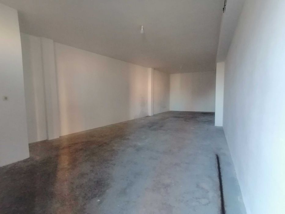 Armazém c/ WC, Garagem Gaia centro Avenida República