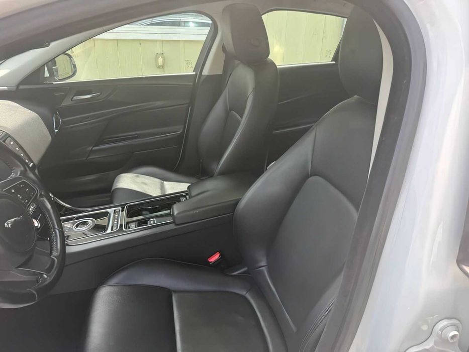 Jaguar XE 25t      2018