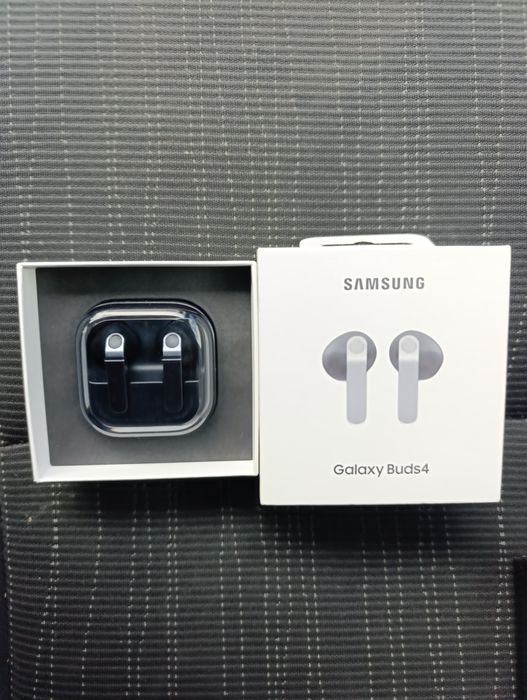 Продам навушники Samsung Galaxy Buds 4