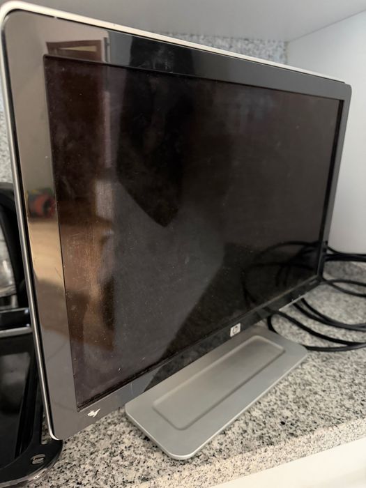 2 Monitores/ecrãs de computador