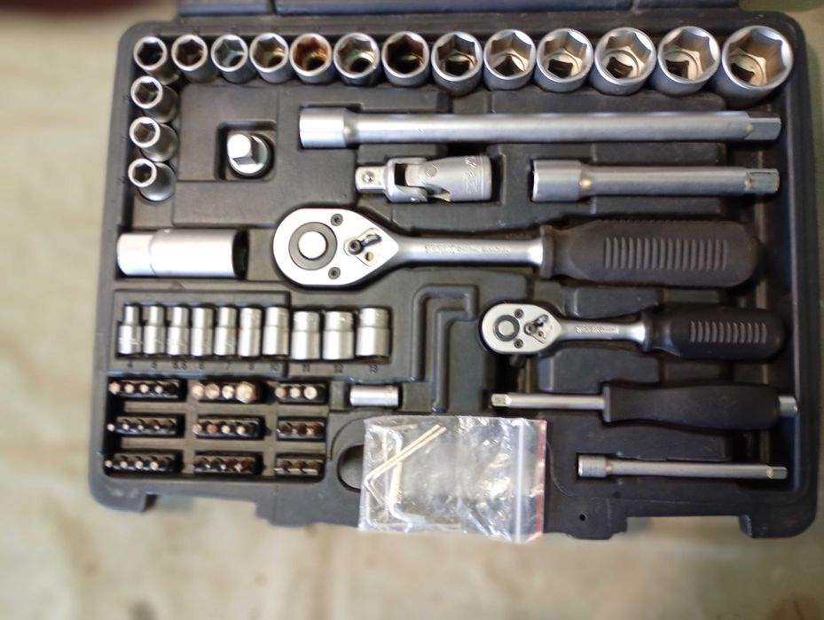 Набор инструментов для автомобиля