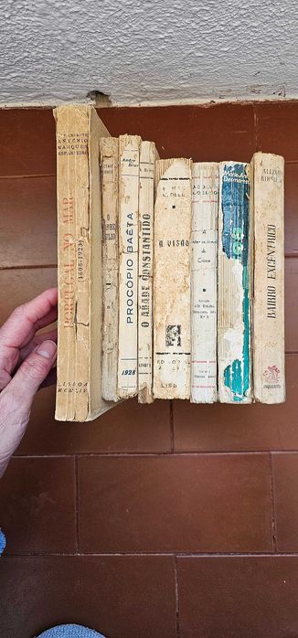 Bairro Excêntrico,  A Internacional do Crime, O Padre Julio e outros