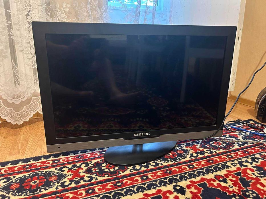 Телевізор Samsung  32" led є можливість підключення Т2 та Смарт ТВ