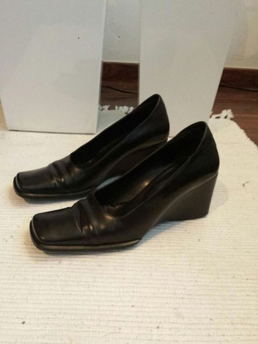 Buty Gino Rossi koturn ,skórzane roz39 używane
