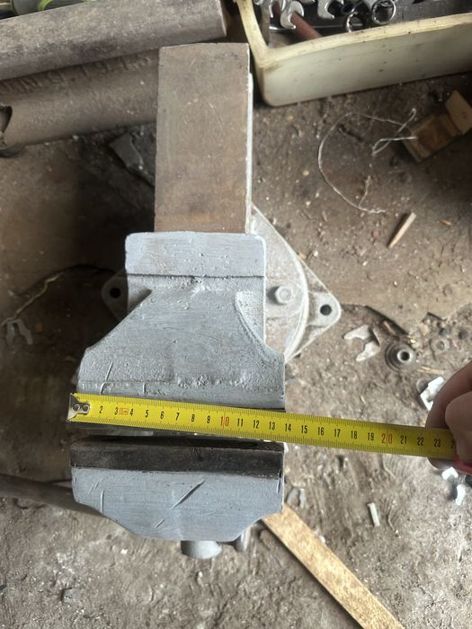 Продам тіски ідеальний стан.