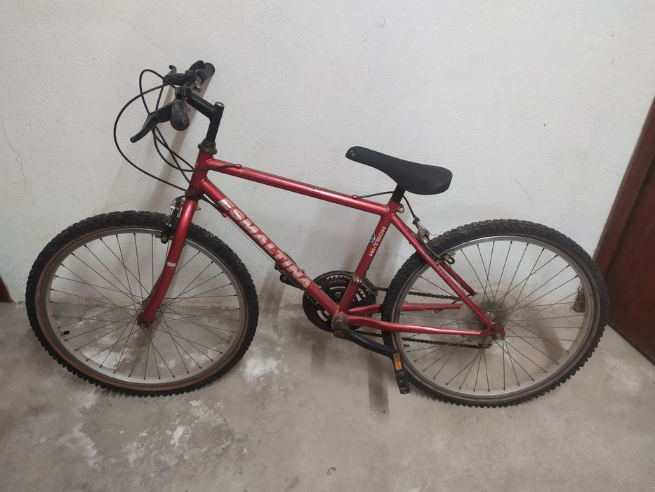 Bicicleta Usada (Vermelho)