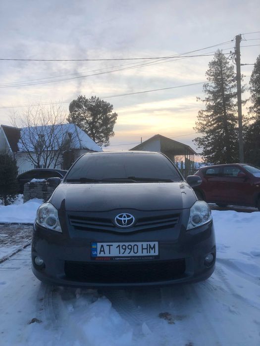 TOYOTA AURIS 2010 року