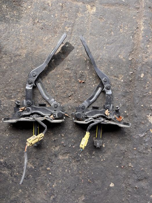 Hyundai Tucson III 3 2015> zawias zawiasy maski komplet lewy prawy + nabój naboje oryginał Demontaż