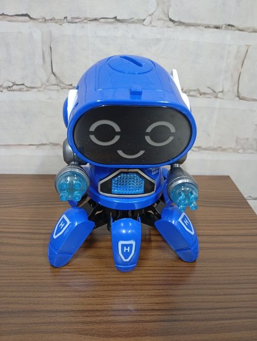 Tańczący robot z pazurkami